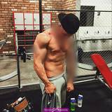 Fascinante joven gigolo vip heterosexual de buen cuerpo y h