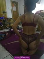 En casa estoy esperando por tiu