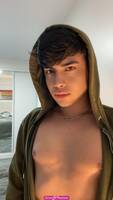 Joven latino de 21 ano el companero perfecto